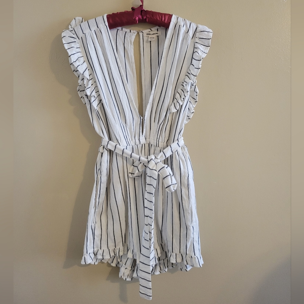 Billabong | Romper Jumper Sexy Flutter Sleeve Medium Striped Navy Blue Cream EUC